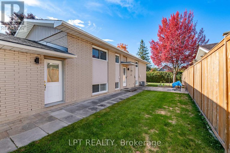 29020617/859-griffith-way/courtland-park/ottawa/ontario/K2C0G7_32