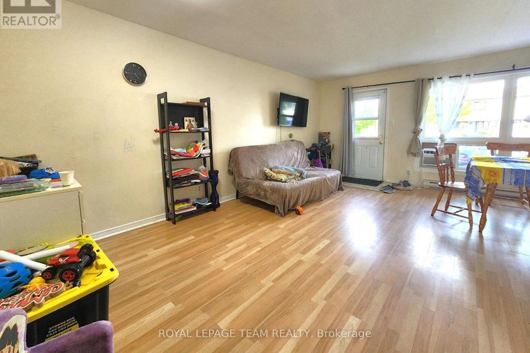 28396854/b-25-bertona-street/craig-henrywoodvale/ottawa/ontario/K2G4G7_7