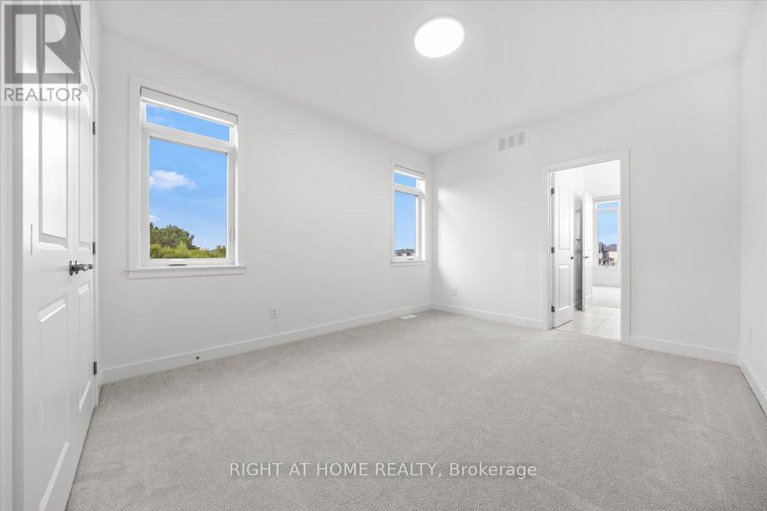 28770534/610-kenabeek-terrace/riverside-southgloucester-glen/ottawa/ontario/K4M0M3_28