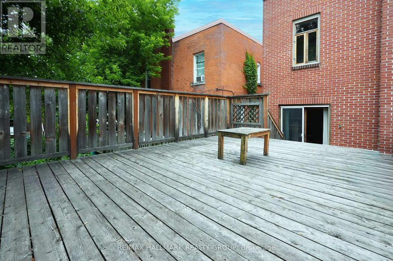 28573954/343-somerset-street-e/sandy-hill/ottawa/ontario/K1N6W6_19