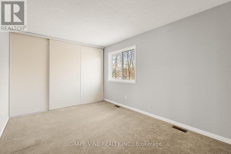 28039970/430-lawler-crescent/chatelaine-village/ottawa/ontario/K4A3Y3_21