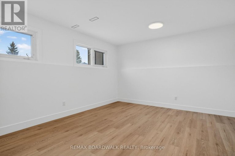 29437074/38-courtney-road-w/glencairnhazeldean/ottawa/ontario/K2L1L8_26