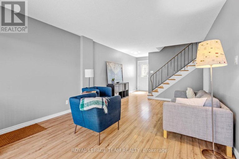 29675105/25-grady-crescent/sheahan-estatestrend-village/ottawa/ontario/K2H5S2_7