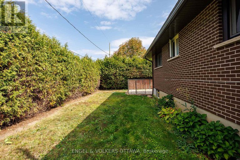 28897770/1291-notting-hill-avenue/ellwood/ottawa/ontario/K1V6T5_37