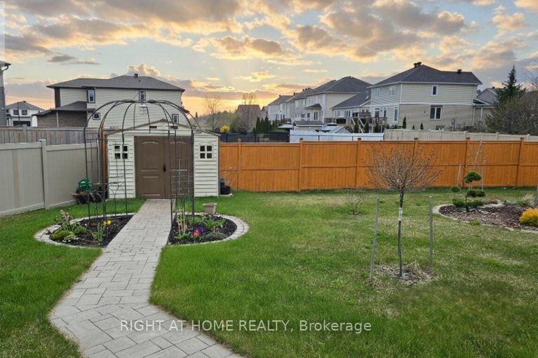 29367758/248-maygrass-way/remainder-of-stittsville-area/ottawa/ontario/K2S2K9_38