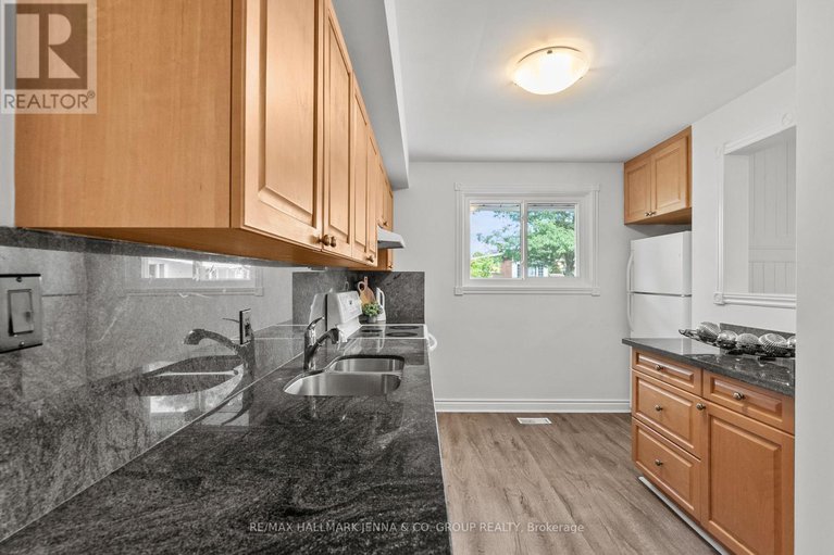 29070320/1246-cobden-road/queensway-terrace-southridgeview/ottawa/ontario/K2C2Z9_12