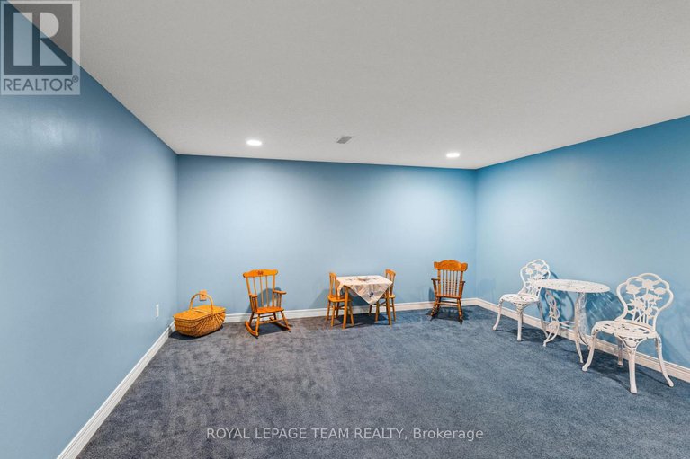 28339278/5517-cedar-drive/manotick-east-to-manotick-station/ottawa/ontario/K4M1B4_39