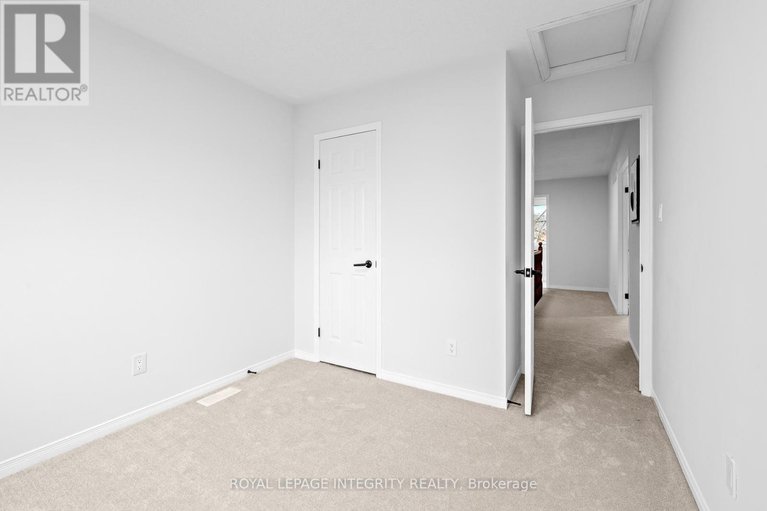 29622536/18-shipley-crescent/stittsville-central/ottawa/ontario/K2S1R2_32