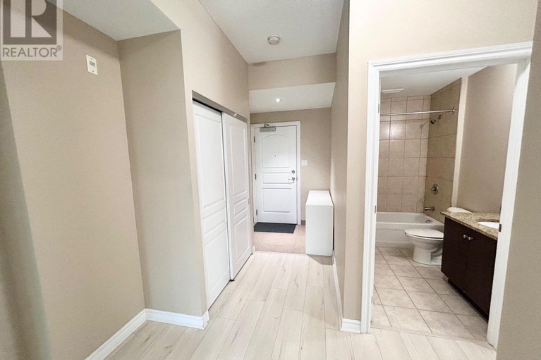 28202268/201-100-roger-guindon-avenue/riverview-park/ottawa/ontario/K1G3Z7_5