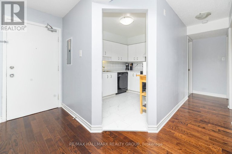 28773120/203-345-centrum-boulevard/bilberry-creekqueenswood-heights/ottawa/ontario/K1E3W9_4