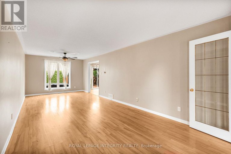 28999815/1659-toulouse-crescent/orleanssunridge/ottawa/ontario/K1C6K5_5