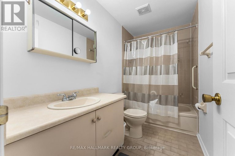 29486310/1916-russell-road/elmvale-acres/ottawa/ontario/K1G1L6_29