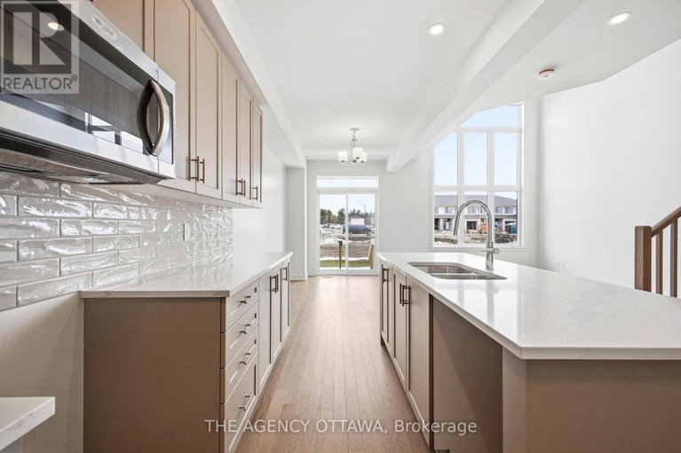 29453546/1132-spoor-street/rural-kanata-central/ottawa/ontario/K2K1X7_12