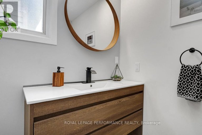 29674269/510-foxview-place/cfb-rockcliffe-and-area/ottawa/ontario/K1K4C4_23