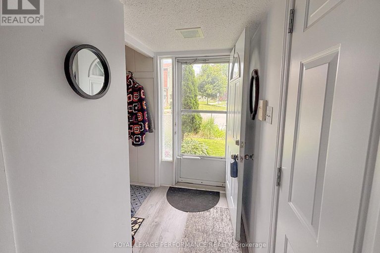 28482363/302-salter-crescent/beaverbrook/ottawa/ontario/K2K1Z3_4