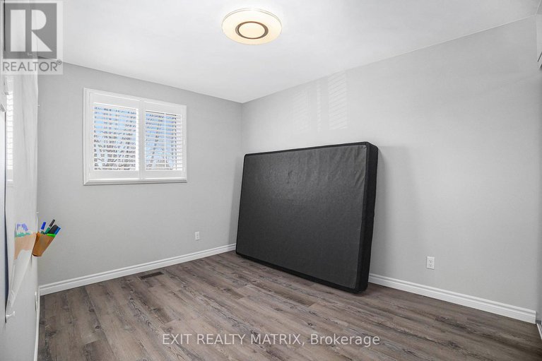 28487679/697-levac-drive/fallingbrookpineridge/ottawa/ontario/K4A2R3_22