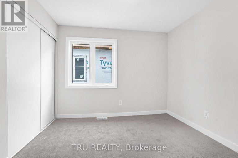 28405876/517-oldenburg-avenue/btwn-franktown-rd-fallowfield-rd/ottawa/ontario/K0A2Z0_23