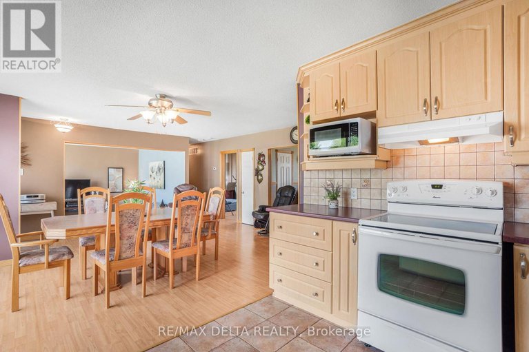 28603214/3871-champlain-street/clarencerockland-twp/clarence-rockland/ontario/K0A1E0_12
