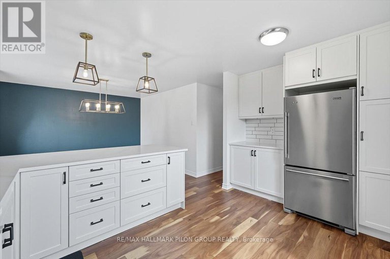 28840953/1577-prestwick-drive/bilberry-creekqueenswood-heights/ottawa/ontario/K1E2E6_4