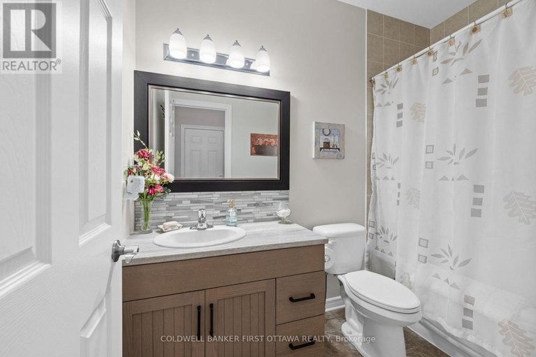 29591109/239-royal-landing-gate/north-grenville-twp-kemptville-south/north-grenville/ontario/K0G1J0_21