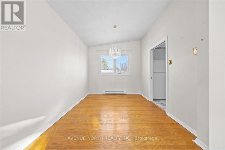 29292329/24-parkmount-crescent/sheahan-estatestrend-village/ottawa/ontario/K2H5T4_12