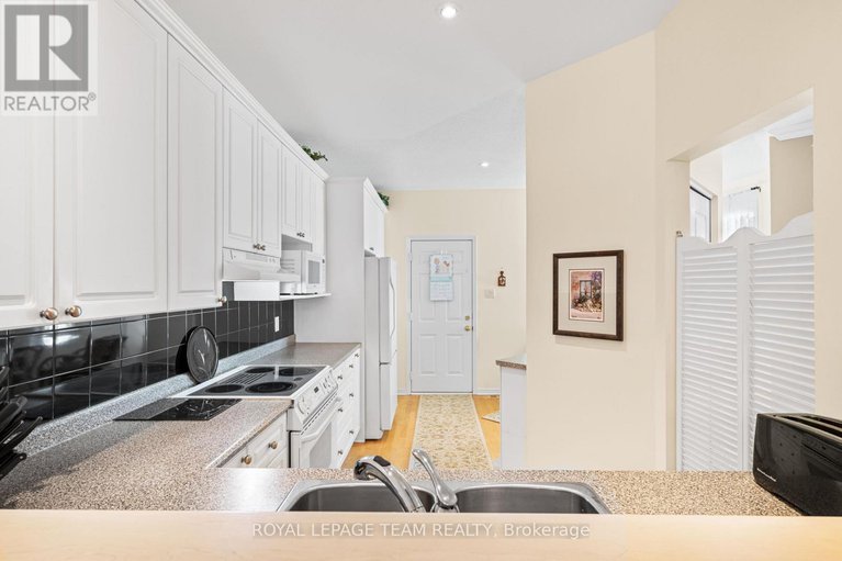 28475443/25-trump-avenue/central-park/ottawa/ontario/K2C4A7_14