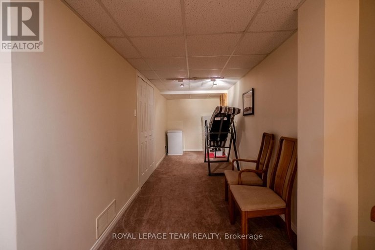 29296774/118-seabrooke-drive/glencairnhazeldean/ottawa/ontario/K2L2R4_33