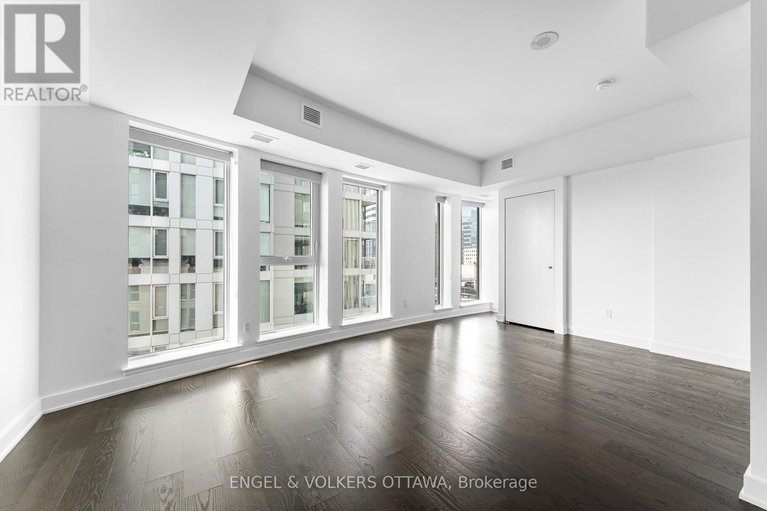 28606741/1104-40-nepean-street/ottawa-centre/ottawa/ontario/K2P0X5_9