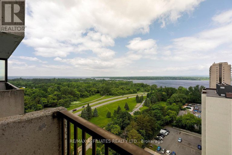 28466299/1705-1195-richmond-road/woodroffe/ottawa/ontario/K2B8E4_17
