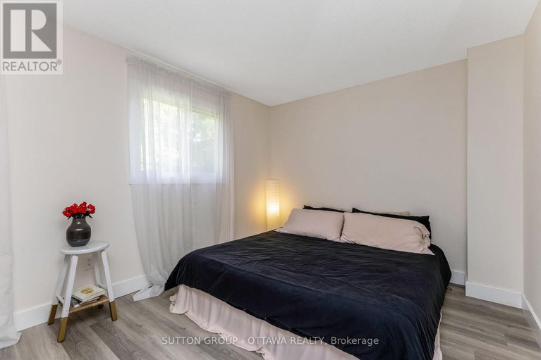 28474228/237-teal-crescent/chatelaine-village/ottawa/ontario/K1E2C3_15