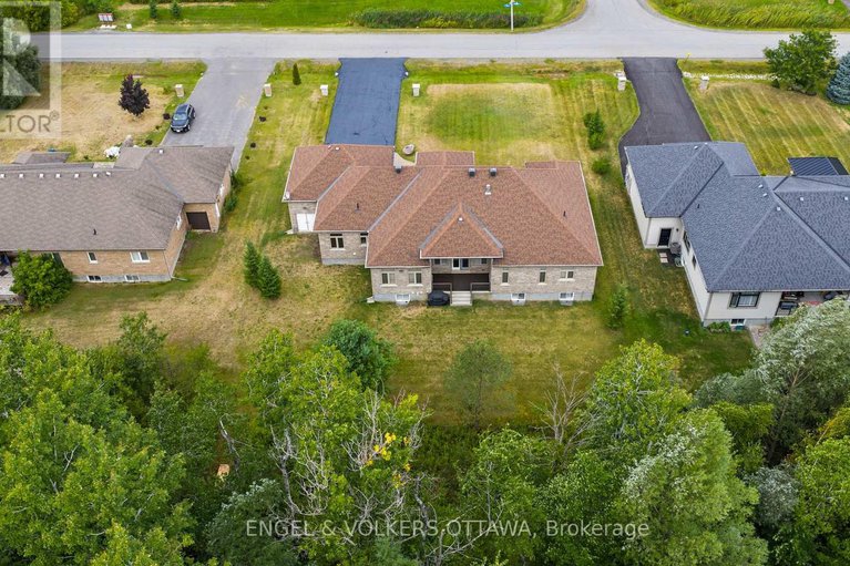 28819198/7510-village-centre-place/osgoode-twp-north-of-reg-rd-6/ottawa/ontario/K4P0C8_46