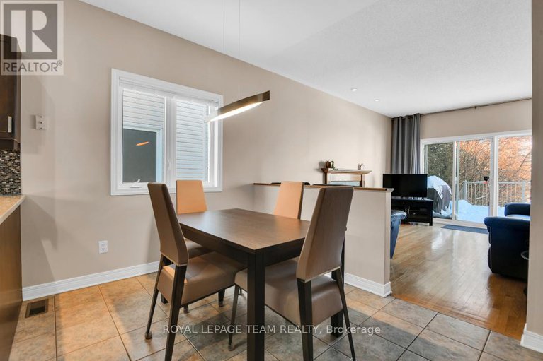 28598951/1581-belleterre-street/orleanssunridge/ottawa/ontario/K1C7N5_9