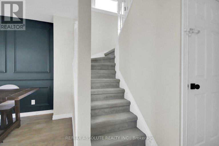 29532776/294-turnstone-court/chatelaine-village/ottawa/ontario/K1E2V2_25