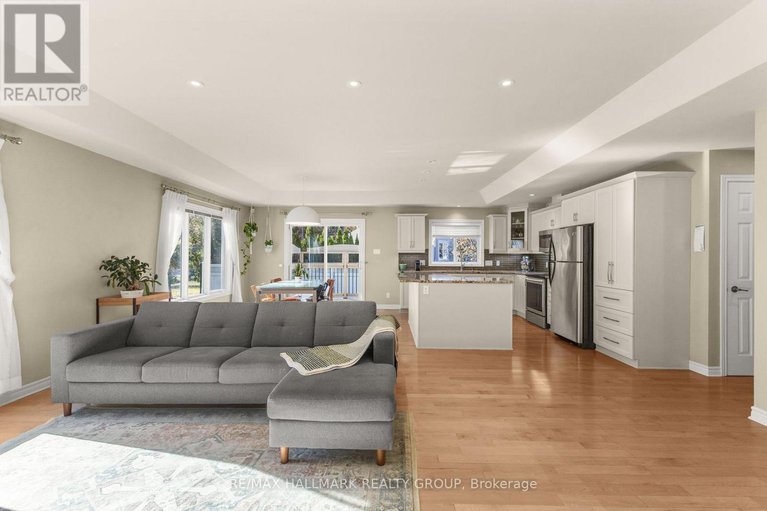 29050098/2605-pierrette-drive/cumberland-estates/ottawa/ontario/K4C1B6_5