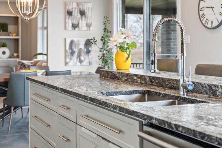 29149631/532-leimerk-court/manotick-village-manotick-estates/ottawa/ontario/K4M0E8_17