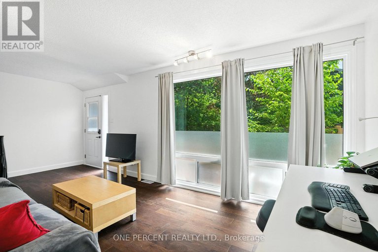 28640554/71-4640-cosmic-place-e/pineview/ottawa/ontario/K1B4R8_8