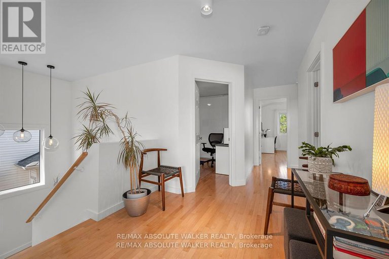 28644323/107-joshua-street/mer-bleuebradley-estatesanderson-park/ottawa/ontario/K1W0A2_18