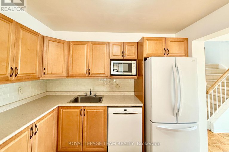 28744295/a-14-castlebrook-lane/centrepointe/ottawa/ontario/K2G5G4_12