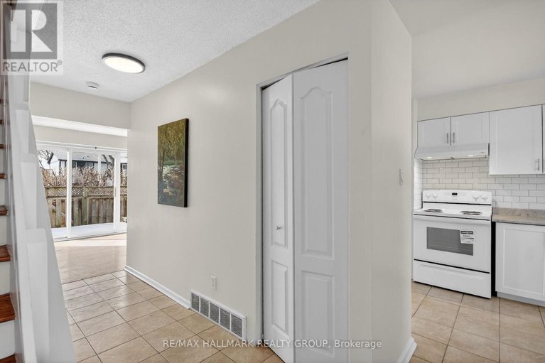 29672742/427-moodie-drive/bells-corners/ottawa/ontario/K2H8A5_4