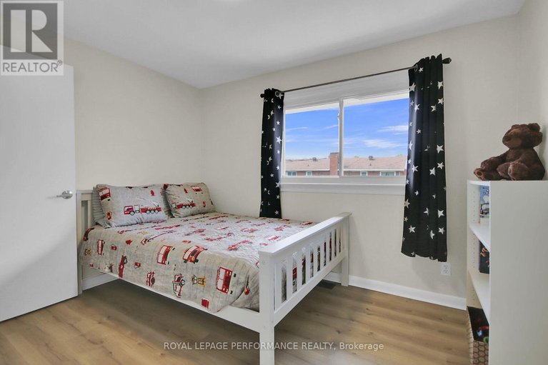 28622582/786-cummings-avenue/castle-heightsrideau-high/ottawa/ontario/K1K2L2_24