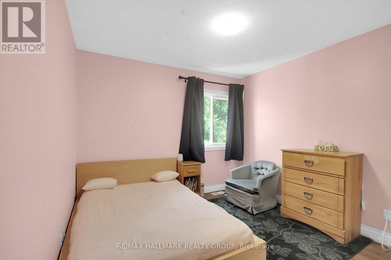 28723608/1661-kindersley-avenue/chateauneuf/ottawa/ontario/K1C4V4_25