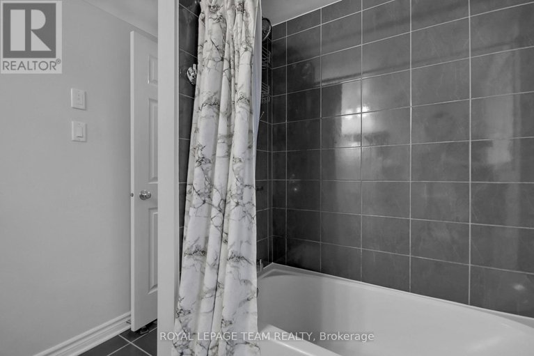 28451149/2-565-stonefield/barrhaven-east/ottawa/ontario/K2G4R4_24