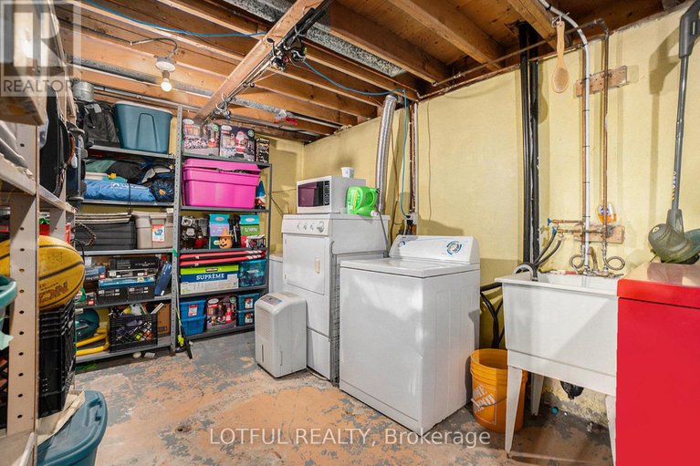28708606/427-kintyre-private/carleton-square/ottawa/ontario/K2C3M9_17