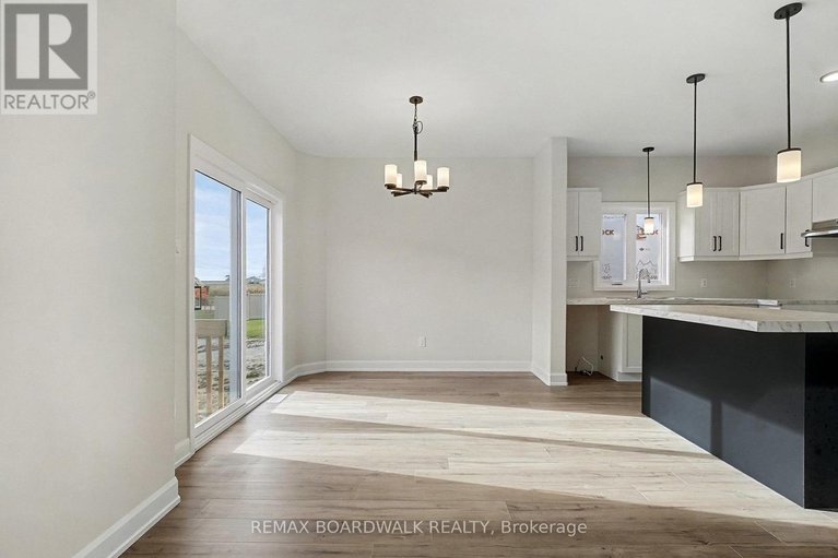 29490955/408-falcon-lane/village-of-russell/russell/ontario/K4R1E5_6