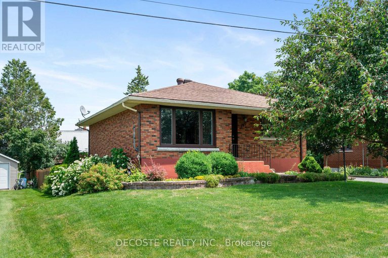 28641944/205-dominion-street-n/alexandria/north-glengarry/ontario/K0C1A0_1