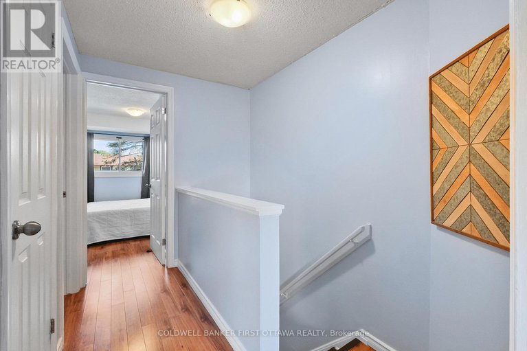 28830015/1351-bakker-court/convent-glen-south/ottawa/ontario/K1C2K5_23
