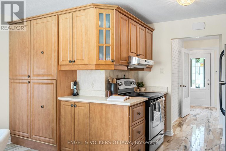 28957862/16-benson-street/borden-farmstewart-farmcarleton-heightsparkwood-hills/ottawa/ontario/K2E5J5_17