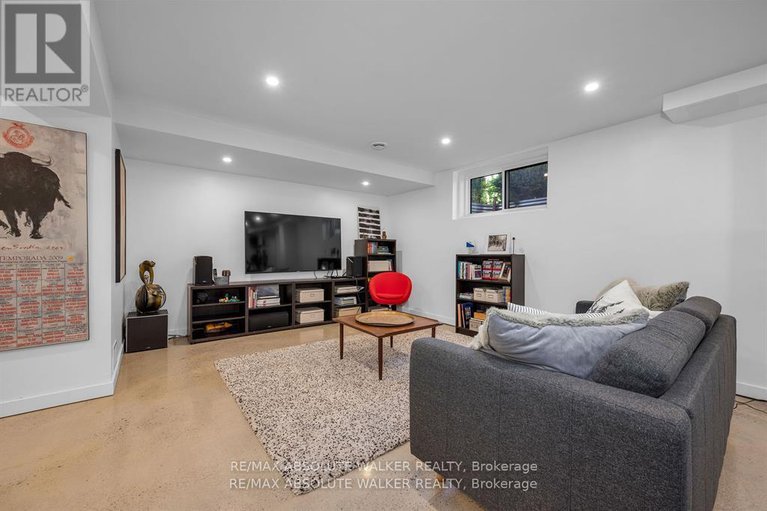 28644323/107-joshua-street/mer-bleuebradley-estatesanderson-park/ottawa/ontario/K1W0A2_28