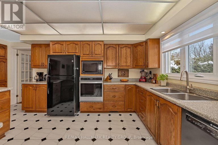 29325453/4-elderwood-trail/stittsville-central/ottawa/ontario/K2S1C9_17