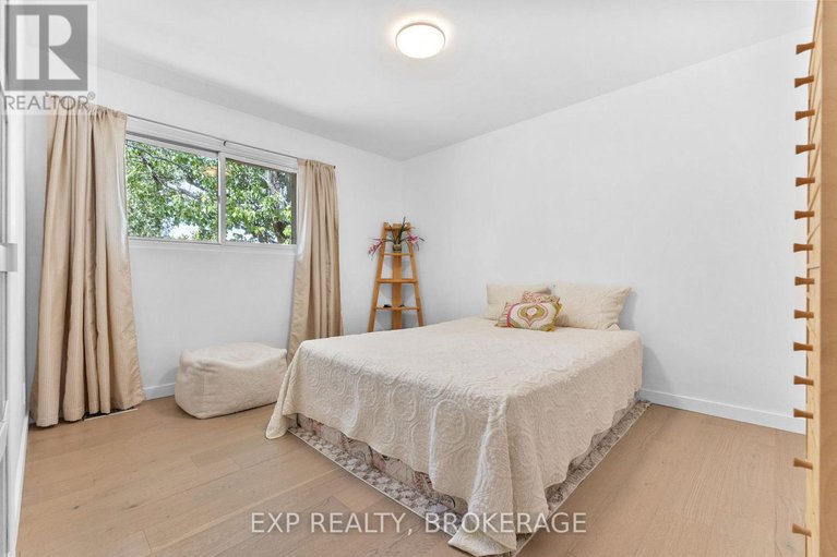 29279795/1502-farnsworth-avenue/alta-vista/ottawa/ontario/K1H7C3_23